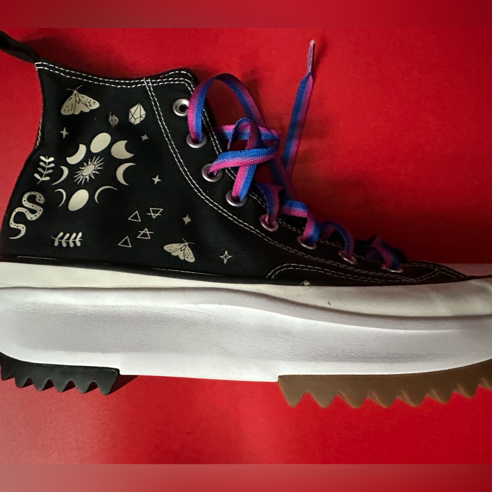 *RARE* Women's Converse Witchy  Black High-Top Sneakers with celestial design